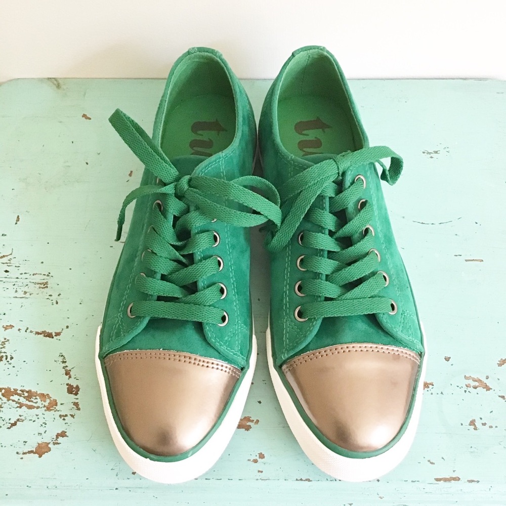 NWOB TWIGGY LONDON HSN GREEN GOLD CAPTOE SNEAKERS